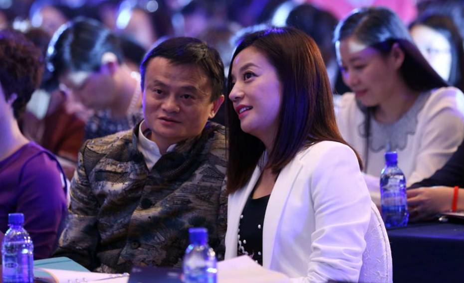 <em>一个男人与</em>四个<em>女人</em>:<em>女性</em>创业者大会上的鸡汤