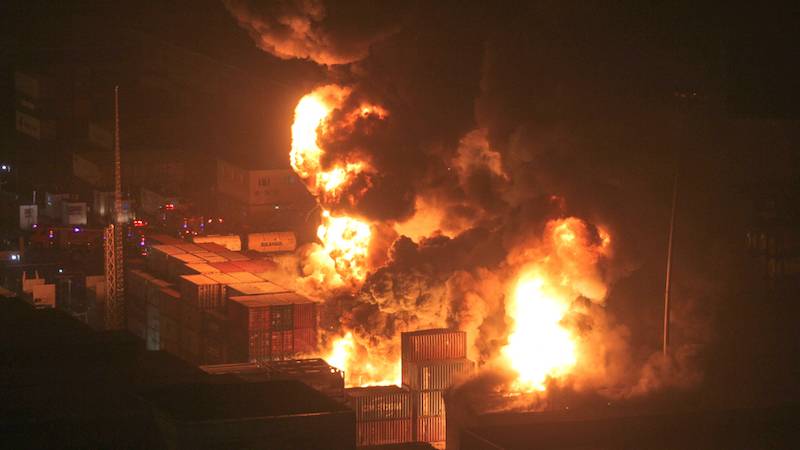 【早报】 天津 昨晚又发生 爆炸 ,好在这次没有人