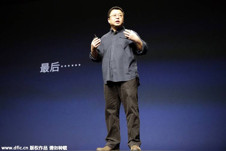 锤子T2背后的故事：罗永浩“回敬傲慢与偏见”，迎来2016生死之年