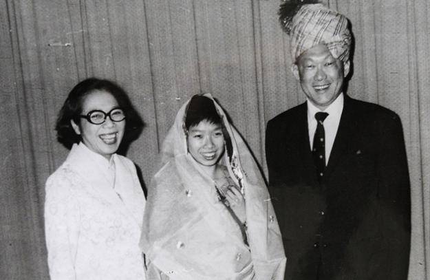 李光耀女儿李玮玲抗议新加坡报业言论管制、及新加坡对其父的个人崇拜