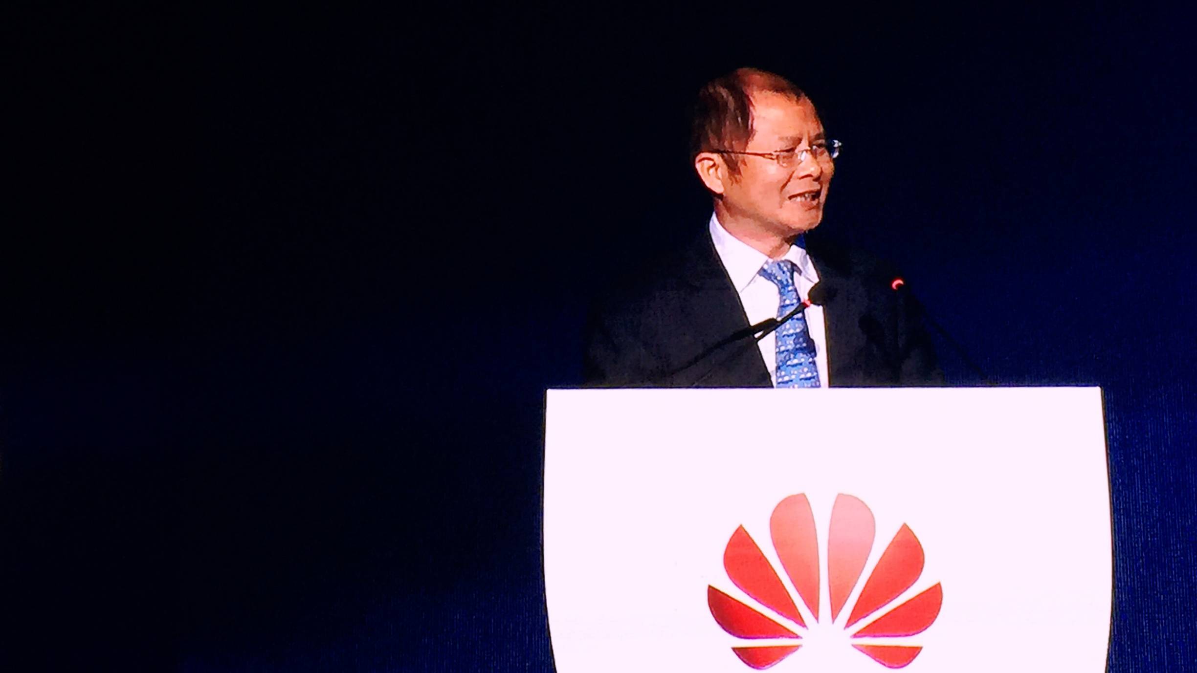 华为徐直军“罗永浩”附体谈运营商：政府不满意，华为也不满意