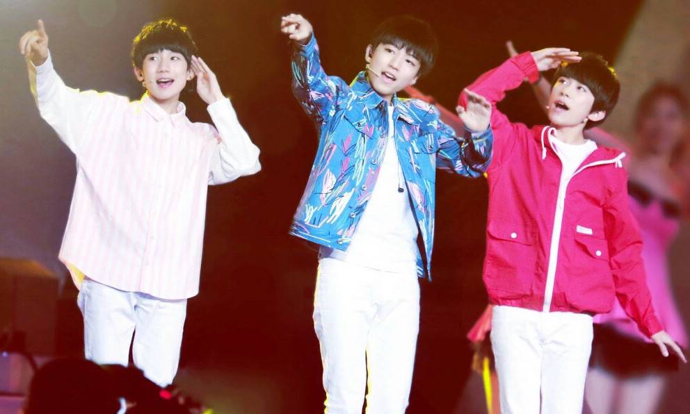 TFBOYS粉丝被“诈骗”120万元？国内的应援文化长啥样？