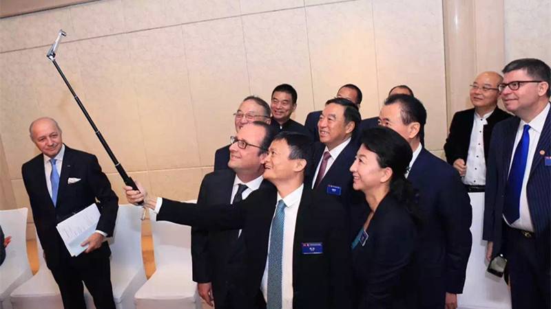花大把时间在深度社交？专家说，朋友圈里兄弟闺蜜不如一面之缘