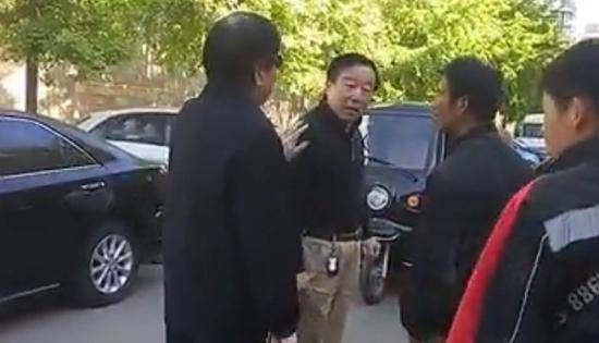 为什么顺丰快递小哥被掌掴引发了这么大的关注？