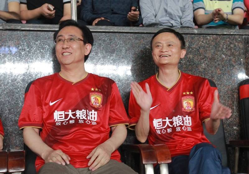 【Jin句】马云:“足球是圆的,跑动的是意志、体力,展示的是平时的训练和配合的艺术,但滚动的却是运气”